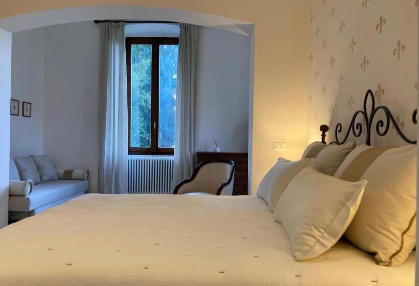 غرفة قياسية ثلاثية, Villa Lina