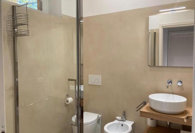 غرفة قياسية مطلّة علي البحيرة, Villa Lina