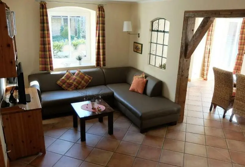 テラス付き１ベッドルームアパートメント, Ferienwohnung Innenhof