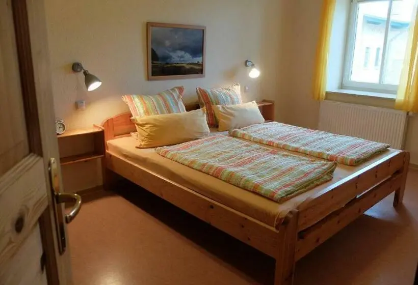 テラス付き１ベッドルームアパートメント, Ferienwohnung Innenhof