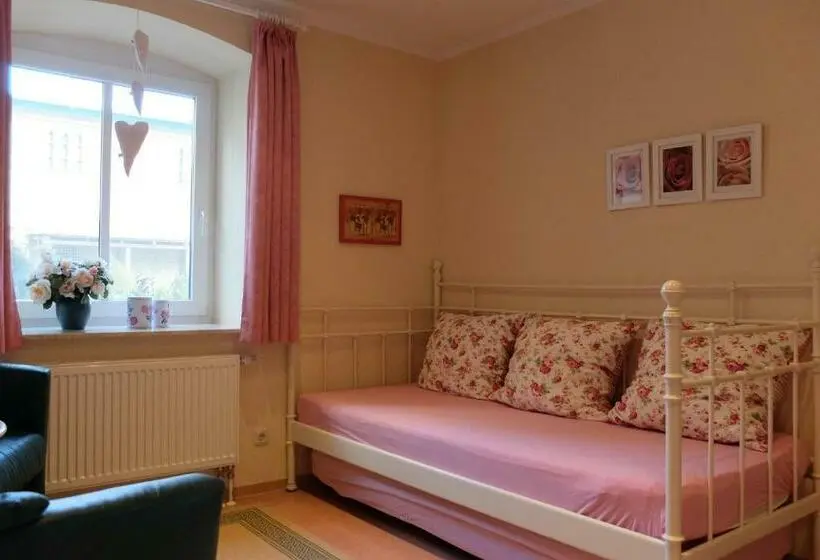 テラス付き１ベッドルームアパートメント, Ferienwohnung Innenhof
