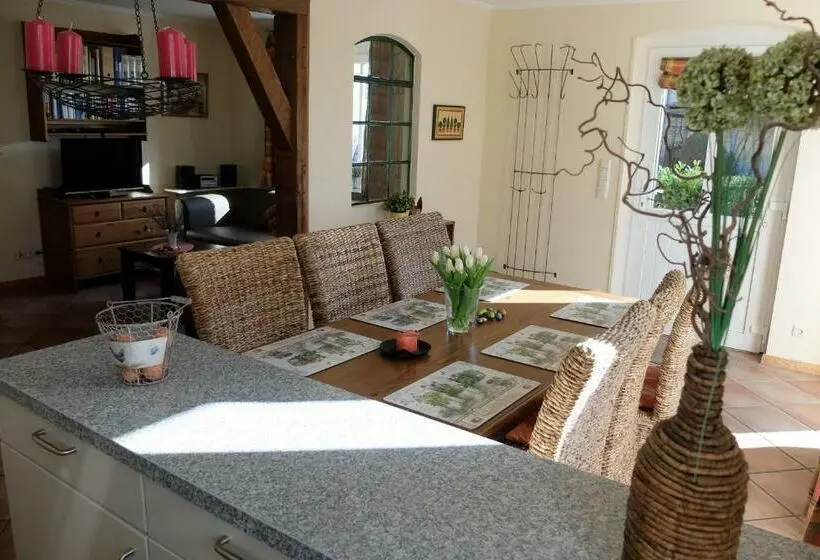 テラス付き１ベッドルームアパートメント, Ferienwohnung Innenhof