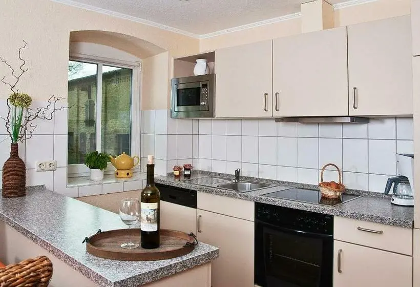 テラス付き１ベッドルームアパートメント, Ferienwohnung Innenhof