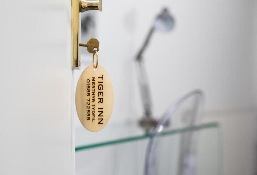 コンフォートトリプルルーム, The Tiger Inn