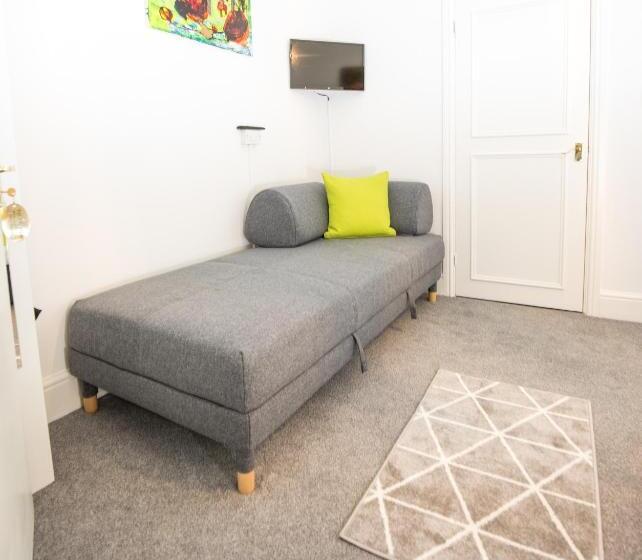 コンフォートトリプルルーム, The Tiger Inn