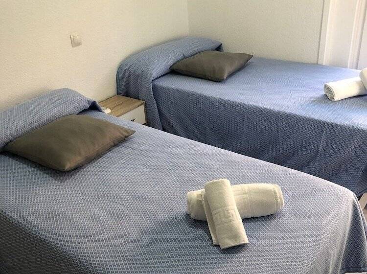 اتاق استاندارد سه تخته با سرویس بهداشتی مشترک, Hostal Noche Y Dia