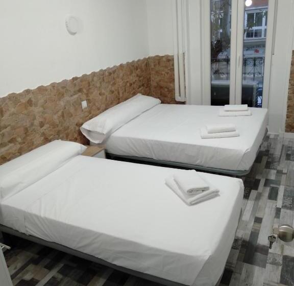 اتاق استاندارد سه تخته با سرویس بهداشتی مشترک, Hostal Noche Y Dia