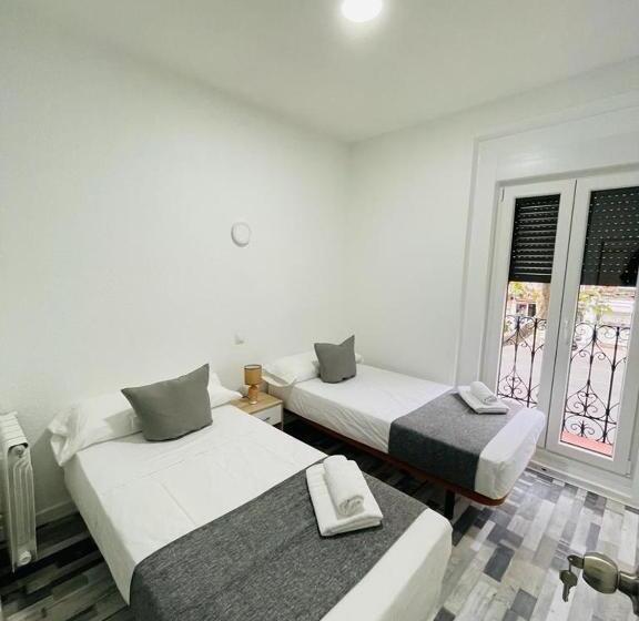 اتاق استاندارد سه تخته با سرویس بهداشتی مشترک, Hostal Noche Y Dia