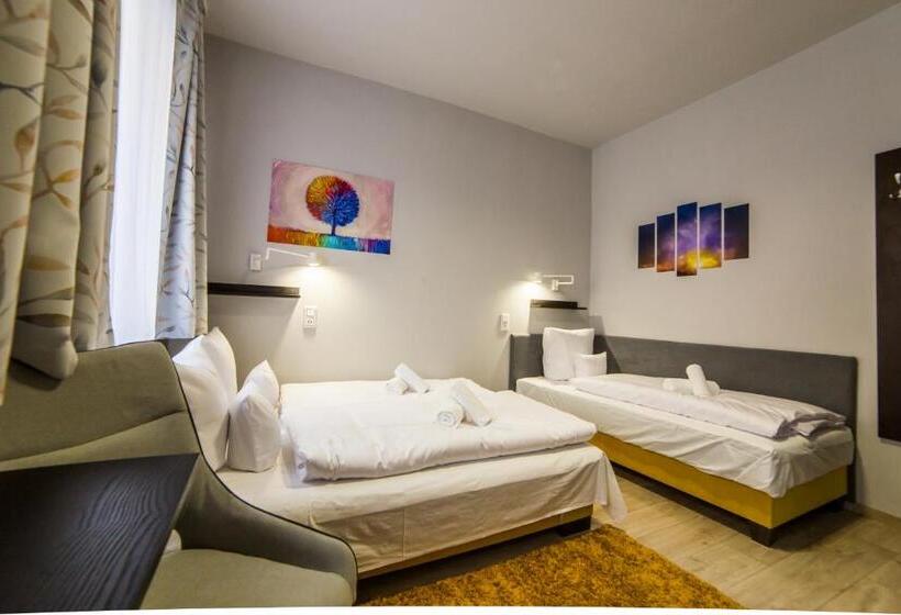 标准三人间, Haracsi Vendégház