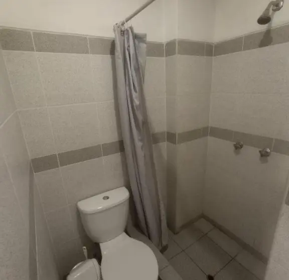スタンダードルーム, Hostal Paris