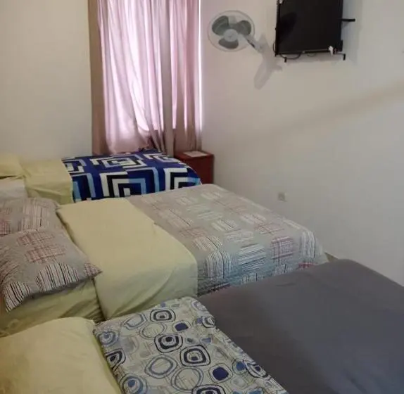 スタンダードトリプルルーム, Hostal Paris