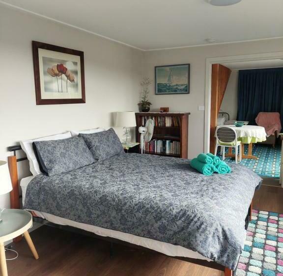 スタンダードトリプルルーム, Spring Hill