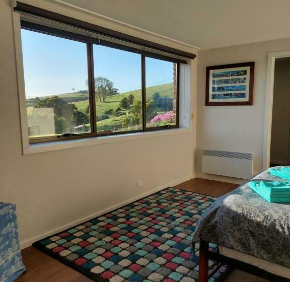 スタンダードトリプルルーム, Spring Hill