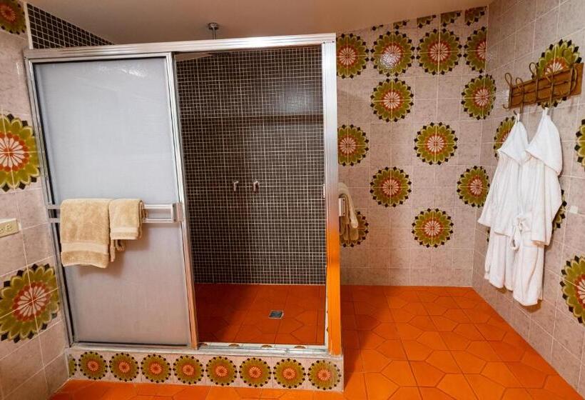 سوئیت با تخت بزرگ, Angeli Gardens Boutique