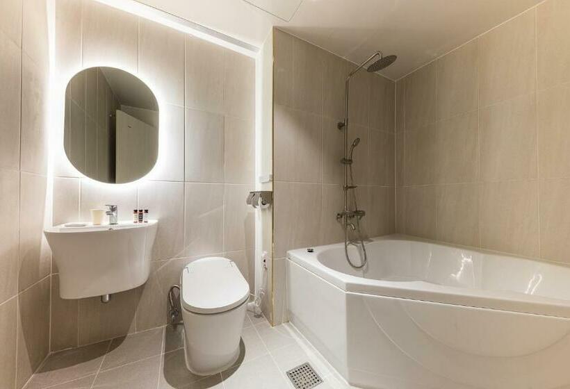 Номер Стандарт, Lium