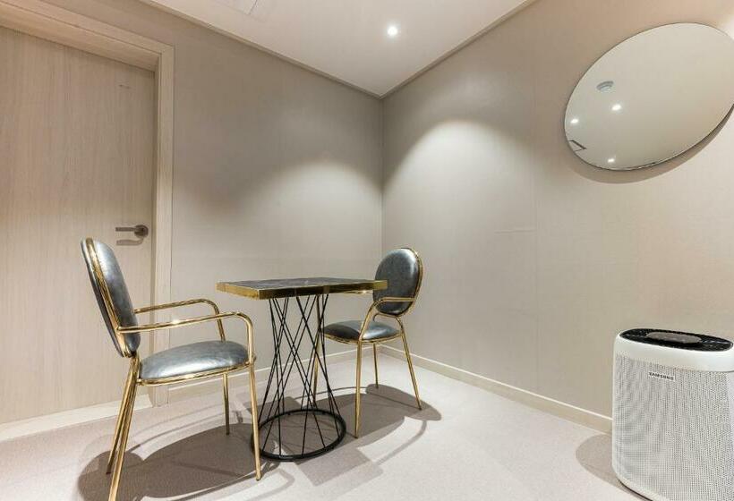 Номер Стандарт, Lium