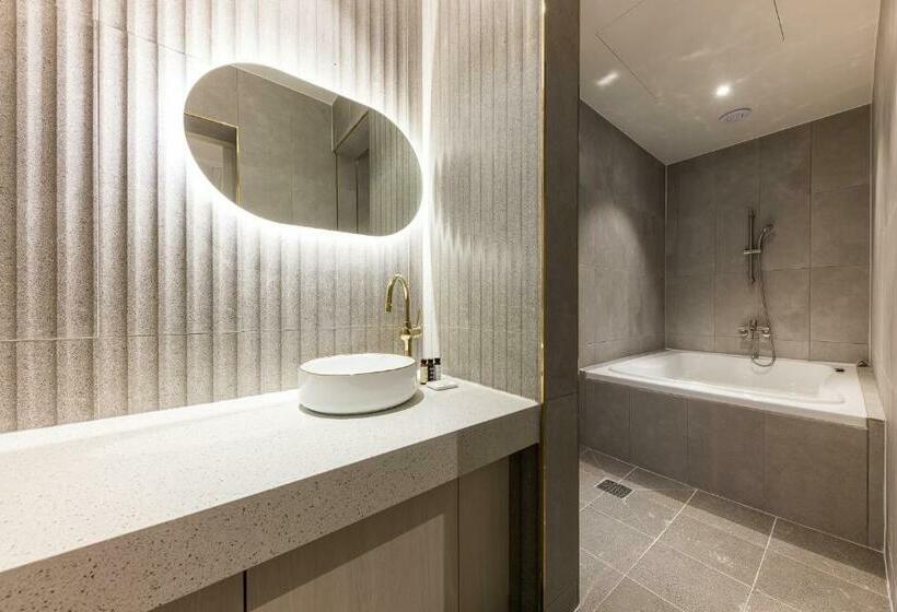 Номер Стандарт, Lium