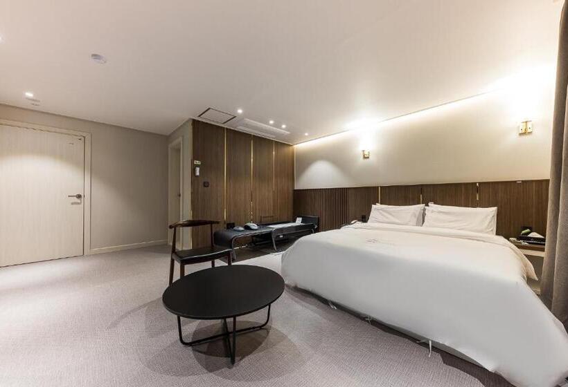 Люкс Superior, Lium