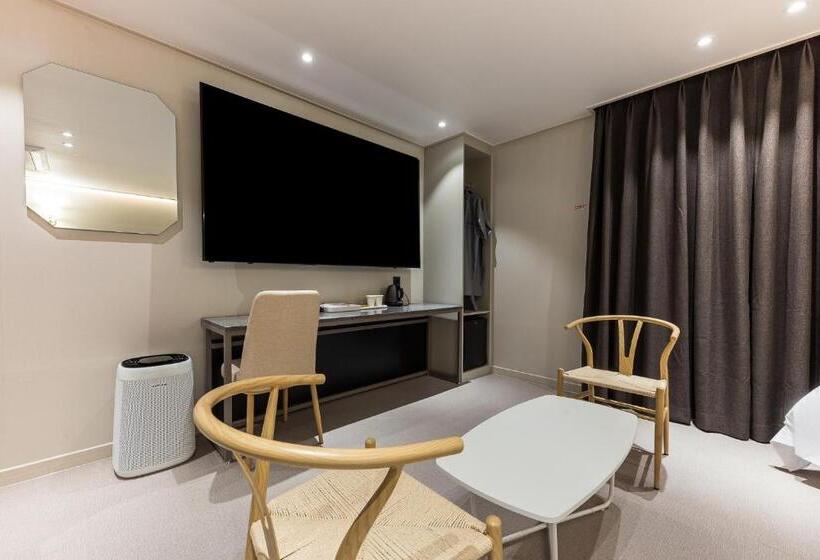 Номер Стандарт, Lium