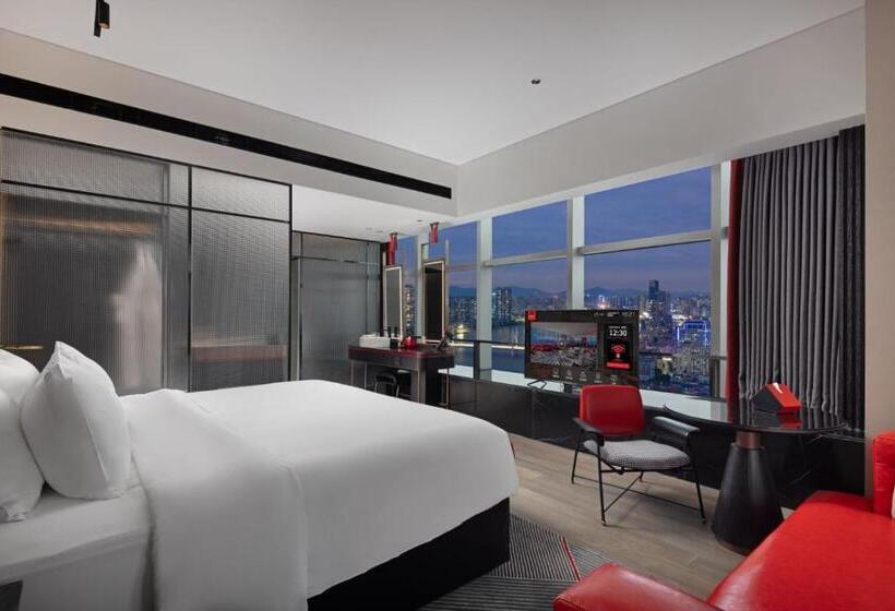 غرفة قياسية مطلّة علي النهر, Radisson Red Hotel Zhuhai Gongbei Port