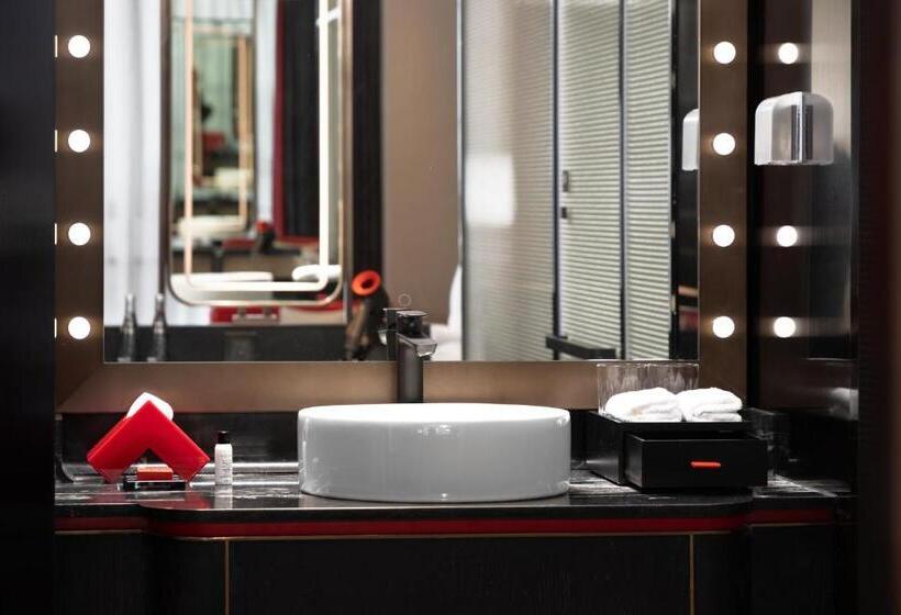 غرفة قياسية سرير ملكى, Radisson Red Hotel Zhuhai Gongbei Port