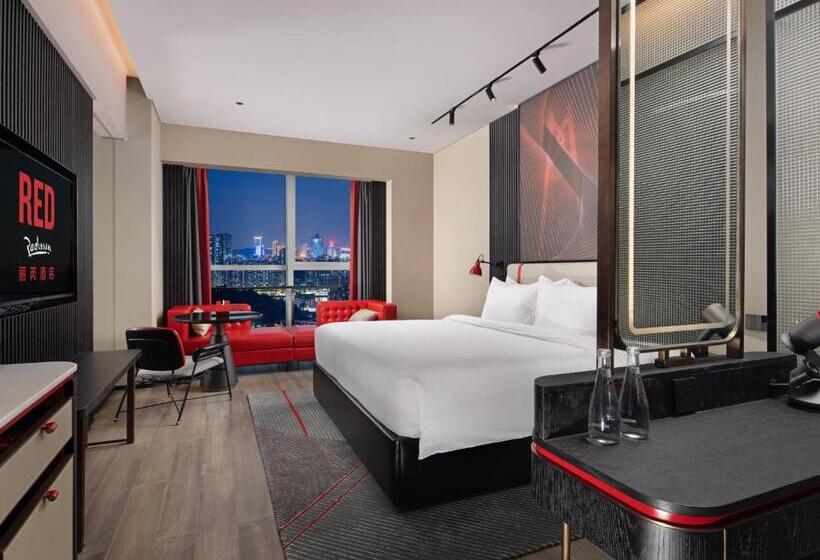 クイーンサイズベッドのスタンダードルーム, Radisson Red Hotel Zhuhai Gongbei Port