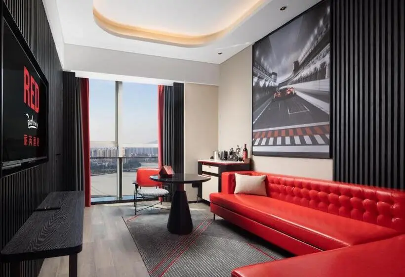 سوییت اجرایی, Radisson Red Hotel Zhuhai Gongbei Port