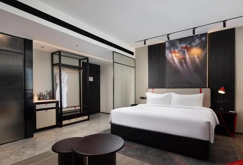 اتاق لوکس با چشم‌انداز دریا, Radisson Red Hotel Zhuhai Gongbei Port
