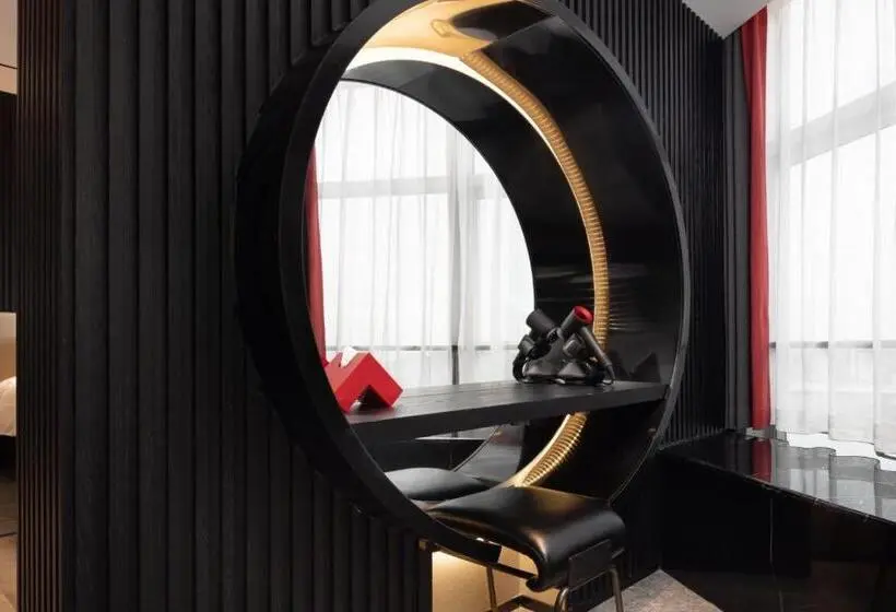 اتاق لوکس با چشم‌انداز دریا, Radisson Red Hotel Zhuhai Gongbei Port