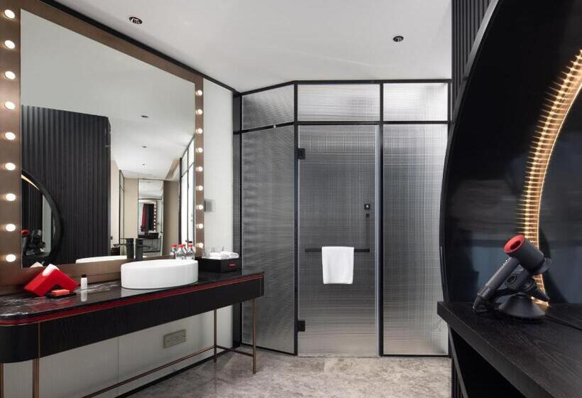 غرفة ديلوكس مطلّة علي البحر, Radisson Red Hotel Zhuhai Gongbei Port