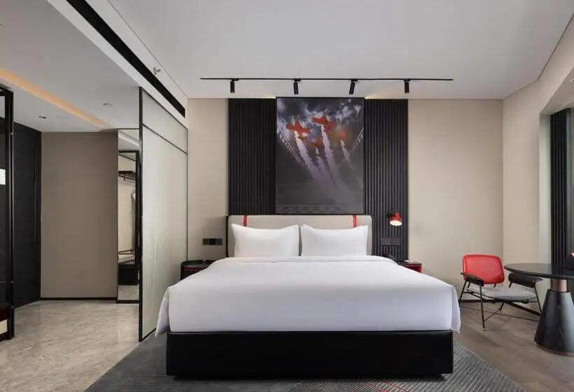اتاق لوکس با چشم‌انداز دریا, Radisson Red Hotel Zhuhai Gongbei Port