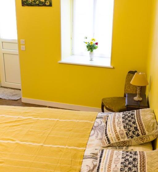 غرفة قياسية مزوَّدة بتراس, La Tour Cachée