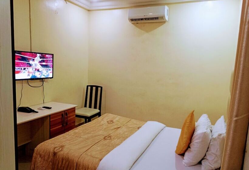 اتاق لوکس, Jaiye S Place