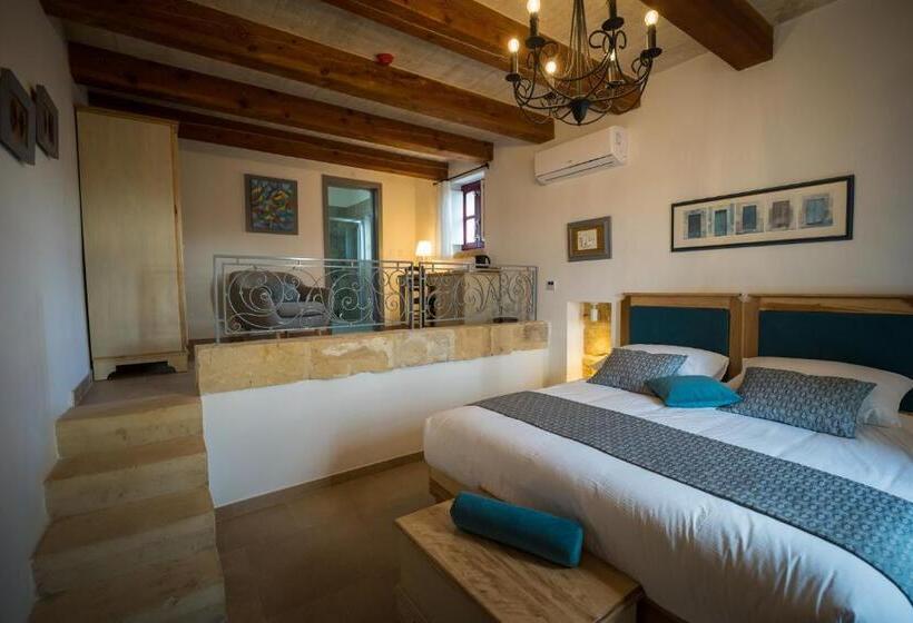 اتاق لوکس با بالکن, Mulberries