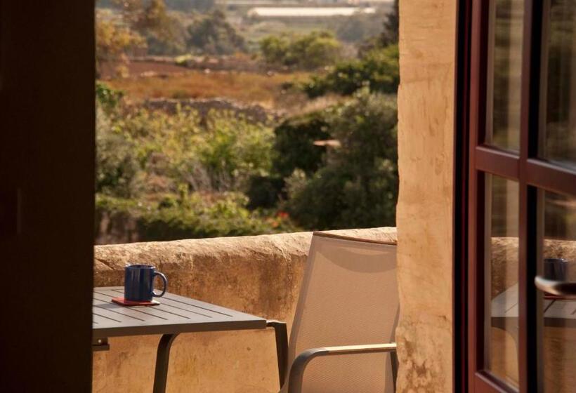 اتاق لوکس با چشمانداز باغ, Mulberries