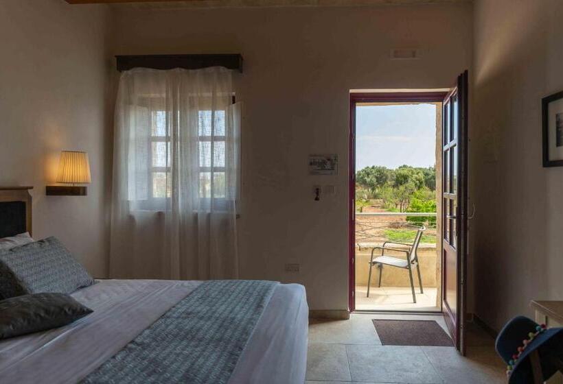 اتاق استاندارد با چشمانداز باغ, Mulberries