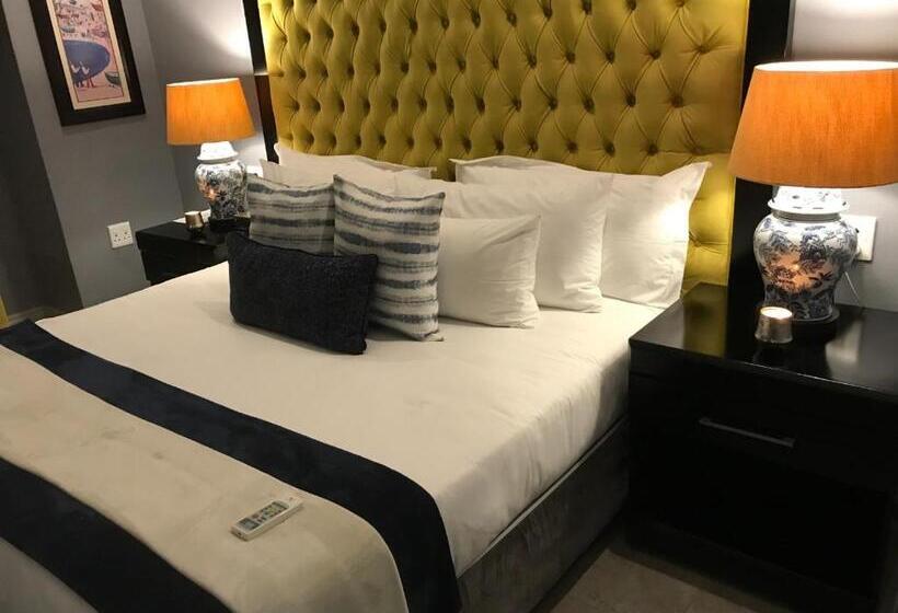 סוויטה, Sasavona Boutique