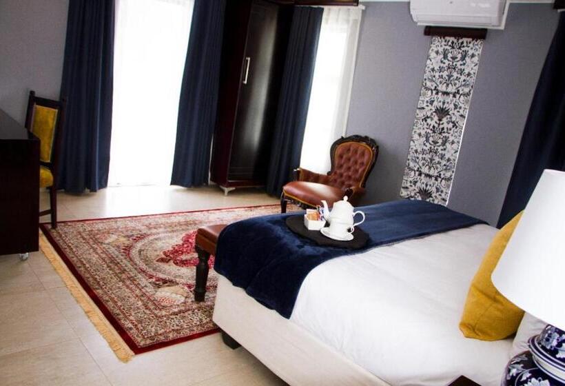 סוויטה דלוקס, Sasavona Boutique