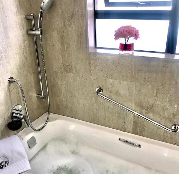 סוויטה נשיאותית, Sasavona Boutique