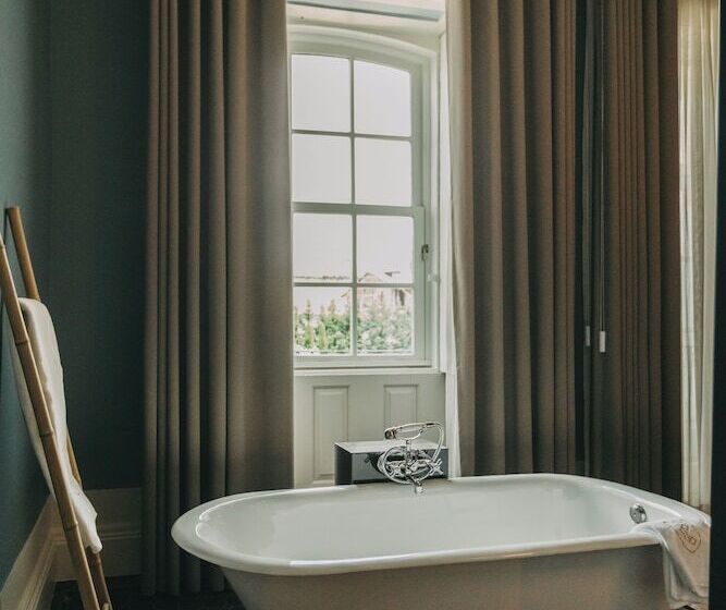 로얄 룸, Torel Royal Court