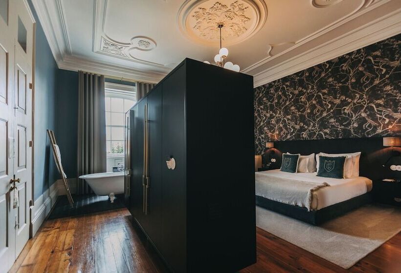 로얄 룸, Torel Royal Court