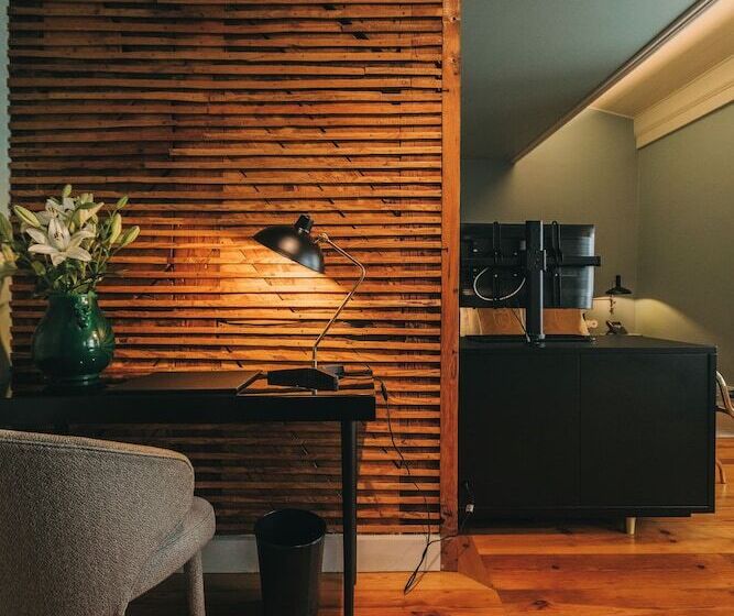 주니어 스위트, Torel Royal Court