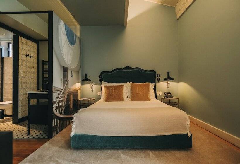 주니어 스위트, Torel Royal Court