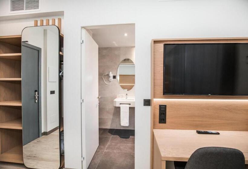 اتاق استاندارد سه نفره, Ciudad De ávila