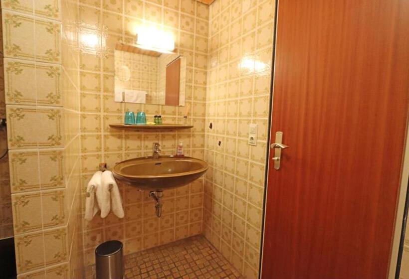 Quarto Familiar, Kreuz Höhengasthof