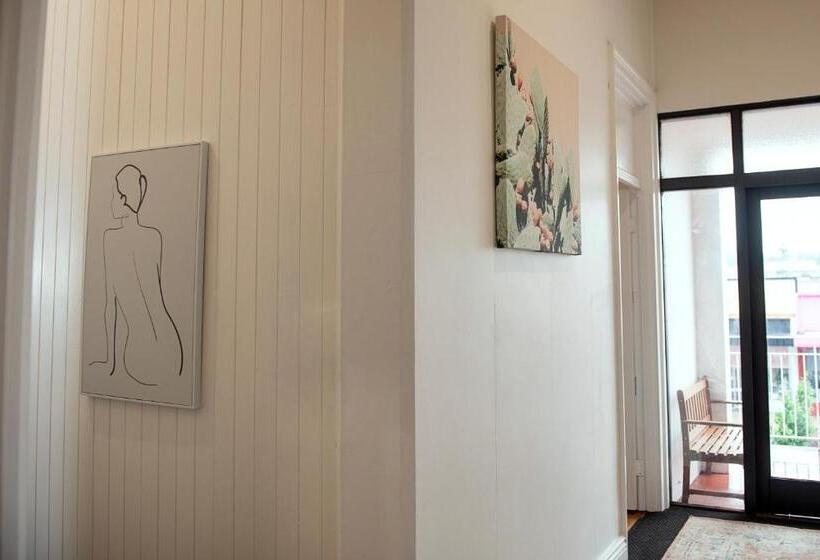 חדר סטנדרט, The Met