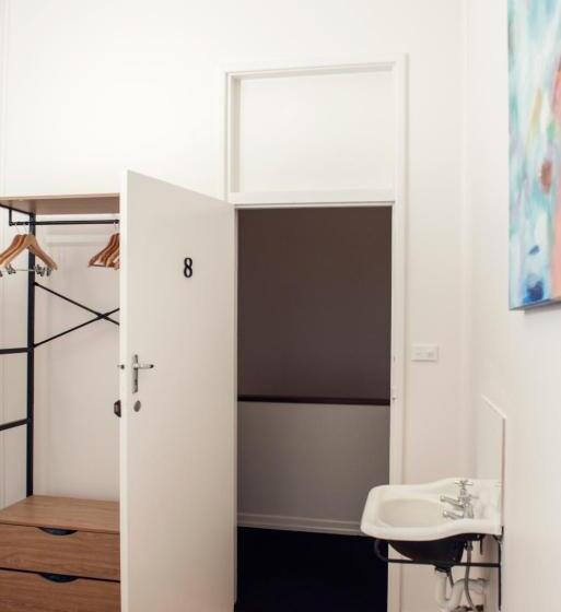 חדר סטנדרט, The Met