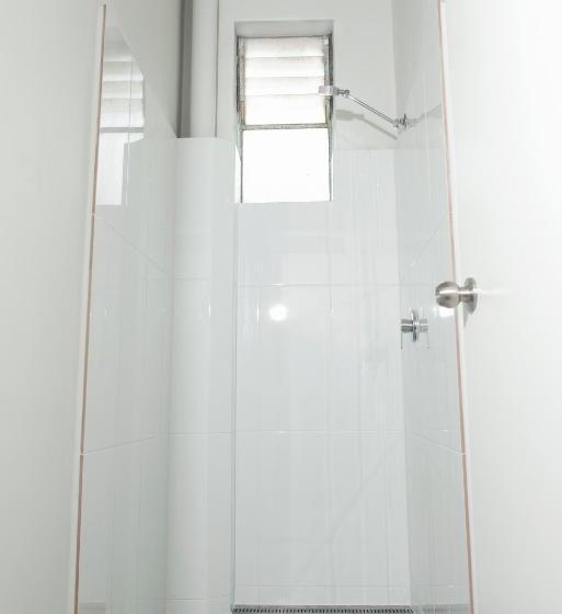 חדר משפחתי, The Met