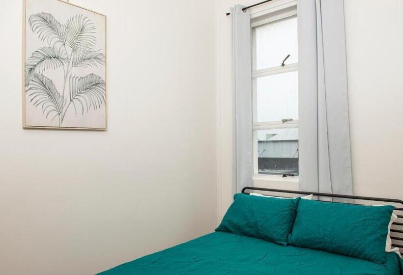 חדר סטנדרט, The Met