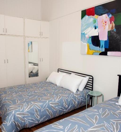 חדר משפחתי, The Met